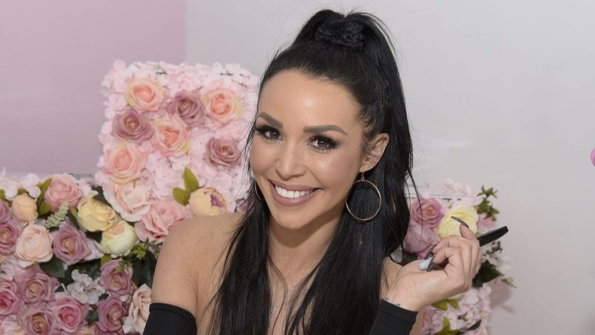 Scheana Marie posing for photo