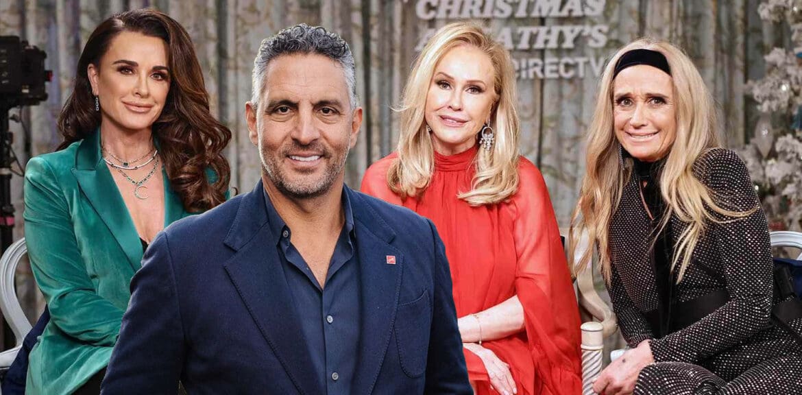 RHOBH’s Kathy Hilton and Kim Richards Gush Over Mauricio Amid Split From Sister Kyle RHOBH's Kyle Richards, Kathy Hilton, and Kim Richards discuss Mauricio Umasnky at holidy party.
