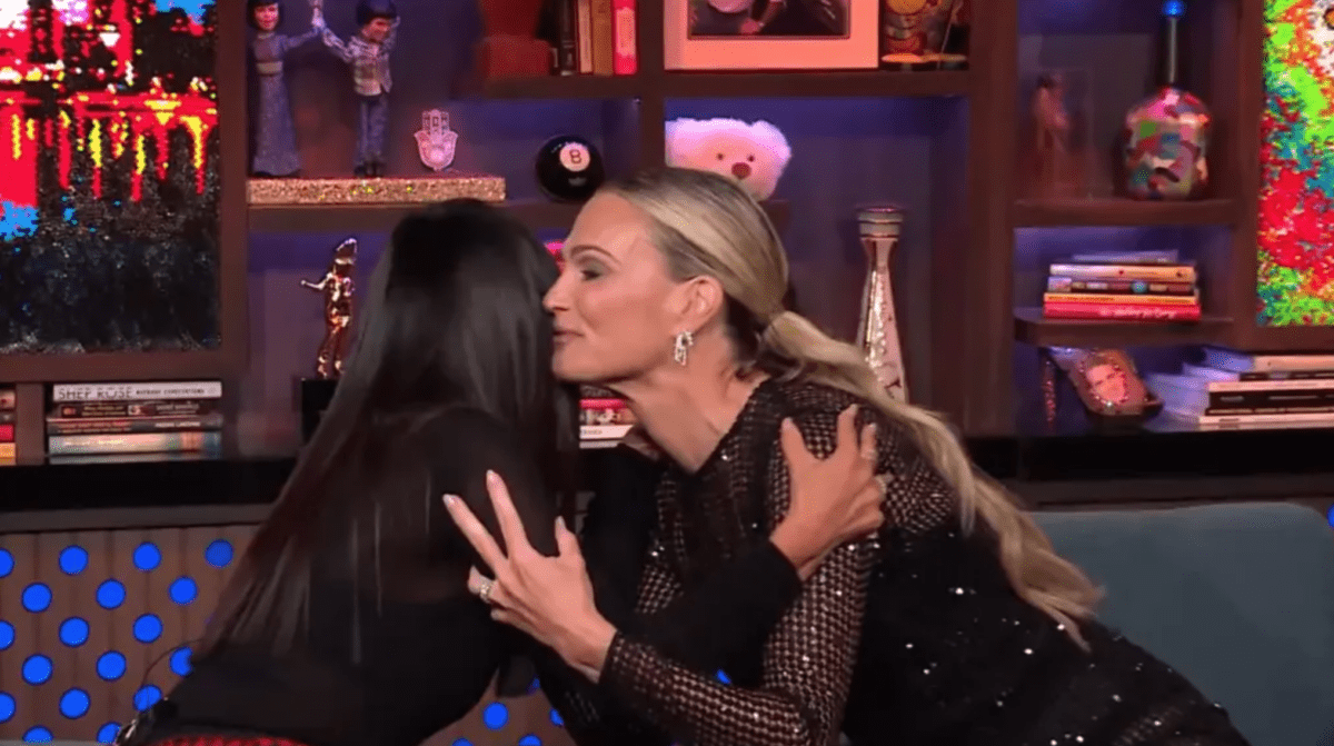 Lisa Barlow and Molly Sims hug on WWHL 