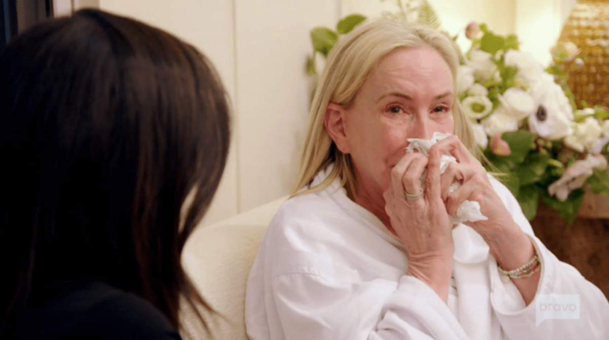 Shannon Beador breaks down in tears.