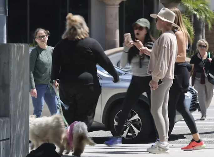 Kyle Richards Denies Hiding Behind Teddi Mellencamp During Viral Dog Drama: “She Was Threatening Me” 6 Kyle Richards Denies Hiding Behind Teddi Mellencamp During Viral Dog Drama: “She Was Threatening Me”
