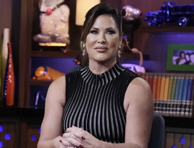 Emily Simpson Blasts Gretchen Rossi’s Return to RHOC; Gretchen Fires Back Online 6 Emily Simpson Blasts Gretchen Rossi’s Return to RHOC; Gretchen Fires Back Online